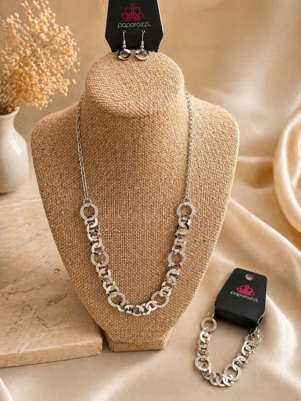 paparazzi Silver Interlocking Link Necklace and Bracelet Set